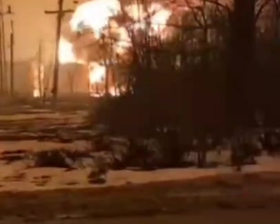 Het oliedepot vloog in brand als gevolg van een drone-aanval in het district Koersk in de regio Koersk