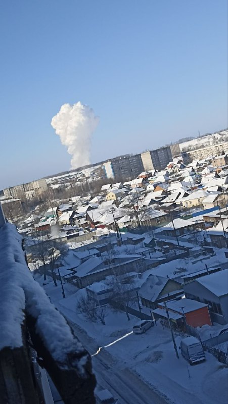 ووقع الانفجار في مصنع للكيماويات في بييسك بسبب عمليات فنية، بحسب الإدارة المحلية