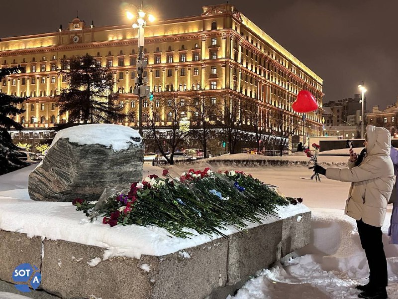 纳瓦尔尼去世后，俄罗斯境内多达100名哀悼者被拘留