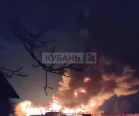 Suposto avião militar russo caiu na vila de Trudovaya Armênia, no distrito de Kanevsky, na região de Krasnodar