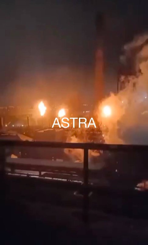 Liels ugunsgrēks Ļipeckas metalurģijas rūpnīcā bezpilota lidaparāta trieciena rezultātā
