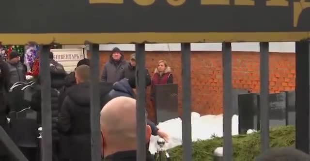 Navalny werd begraven op de Borisov-begraafplaats in Moskou