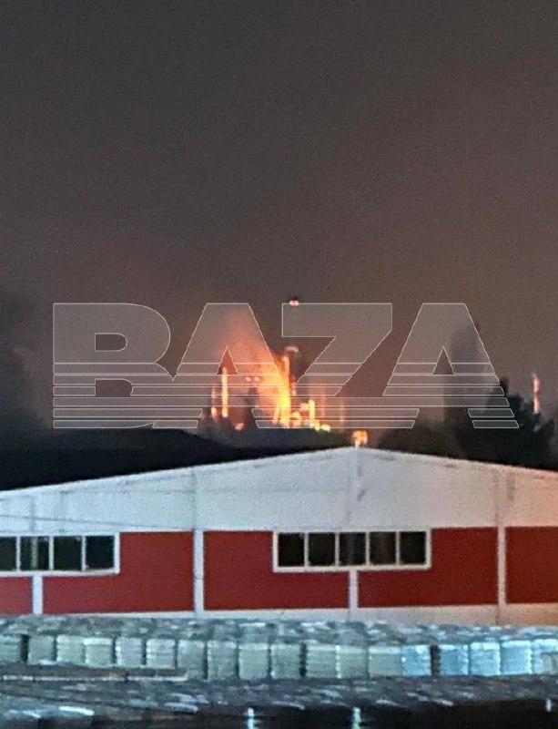 Μη επανδρωμένα αεροσκάφη επιτέθηκαν σε διυλιστήριο στο Slavyansk-na-Kubani, προκαλώντας φωτιά