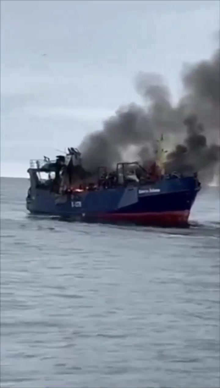 Ein Verwandter eines Besatzungsmitglieds des Trawlers „Kapitan Lobanov bestätigte, dass das Schiff während einer Übung der Ostseeflotte versehentlich von einer Rakete getroffen wurde. Drei wurden getötet und vier verletzt (sie liegen im Krankenhaus in Pionersk). Offiziell gab es an Bord einen Brand