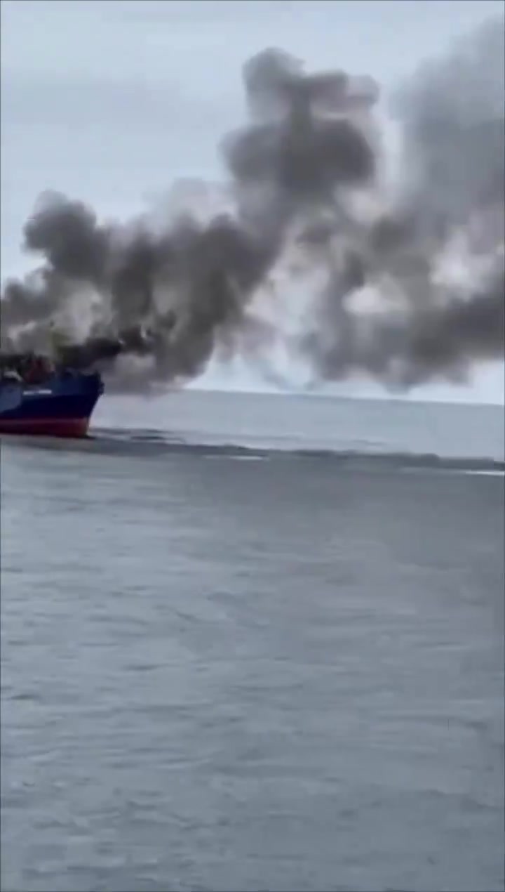 یکی از بستگان یکی از خدمه کشتی ترال کاپیتان لوبانوف تایید کرد که کشتی در حین تمرین ناوگان بالتیک به اشتباه مورد اصابت موشک قرار گرفته است. سه نفر کشته و 4 نفر مجروح شدند (آنها در بیمارستان در Pionersk هستند). رسماً در کشتی آتش سوزی شد