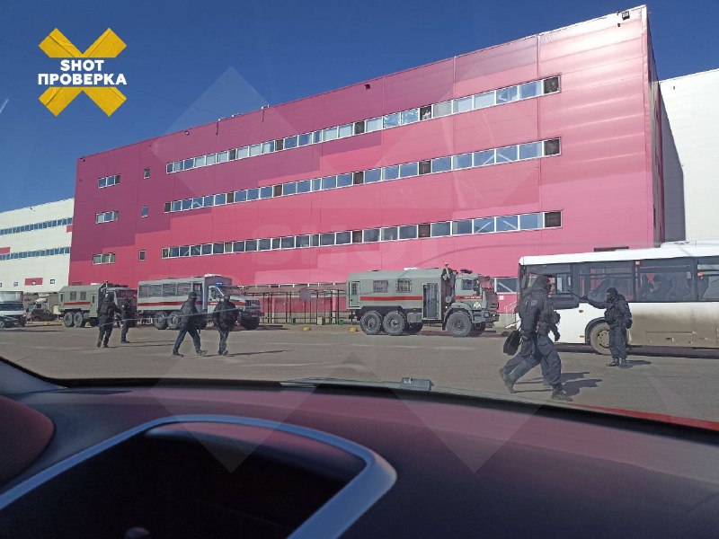 Security services searching Wildberries warehouse in Elektrostal looking for illegal migrants, and the men avoiding conscription