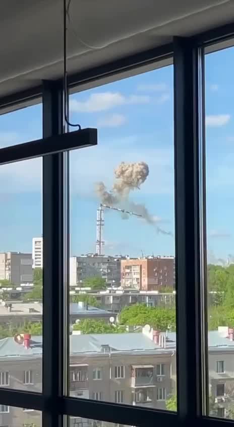 TV-tornet i Charkiv har delvis kollapsat efter ryskt flyganfall