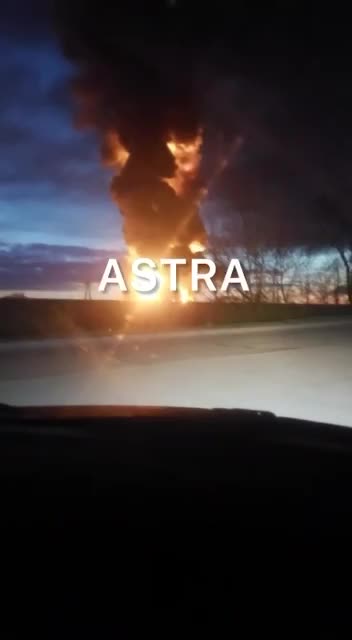 Пожар и експлозии в нефтеното депо на Роснефт в Смоленска област тази нощ
