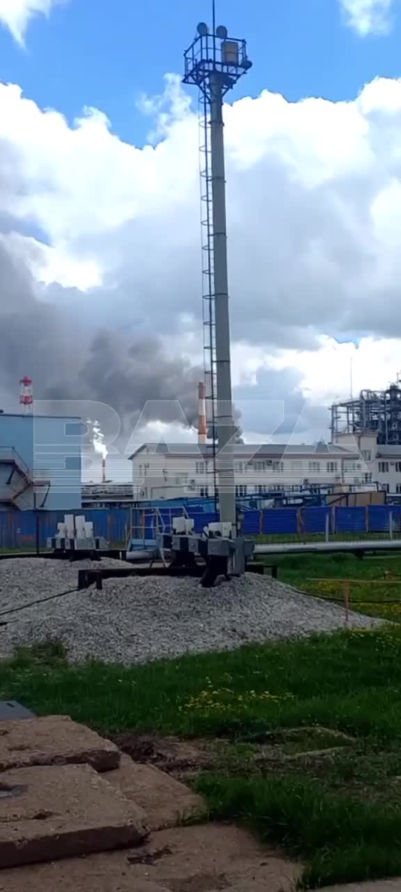 Incendi a la refineria de SalavatNeftekhim com a conseqüència d'un atac de drons