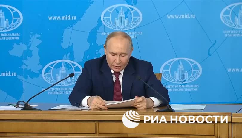 Pasaule ir nonākusi tuvu neatgriešanās punktam, sacīja Putins, runājot par Rietumu aicinājumiem sagādāt Krievijai stratēģisku sakāvi.