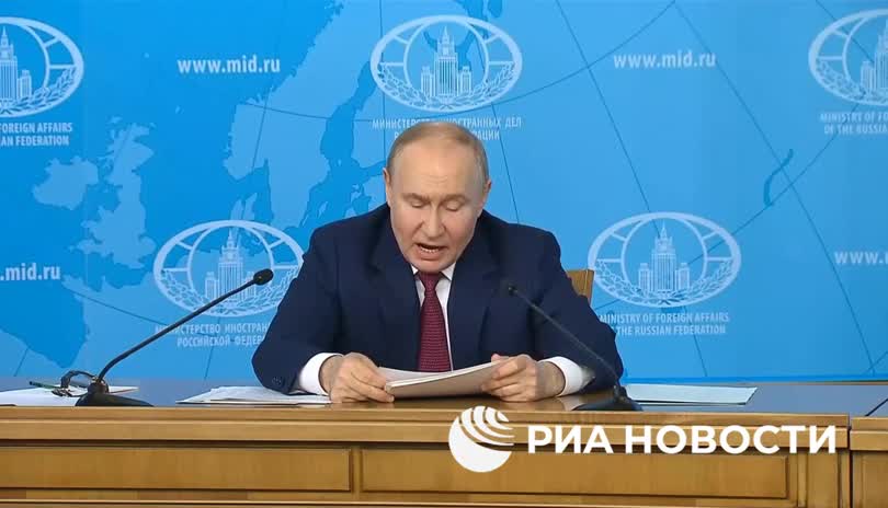 Pasaule ir nonākusi tuvu neatgriešanās punktam, sacīja Putins, runājot par Rietumu aicinājumiem sagādāt Krievijai stratēģisku sakāvi.