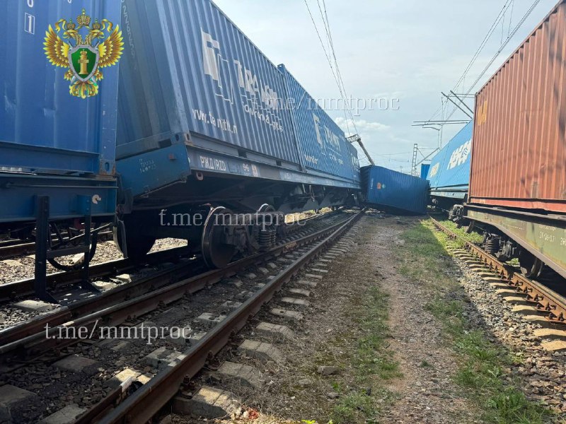 3 vagoni portacontainer sono deragliati alla stazione Khovryno di Mosca