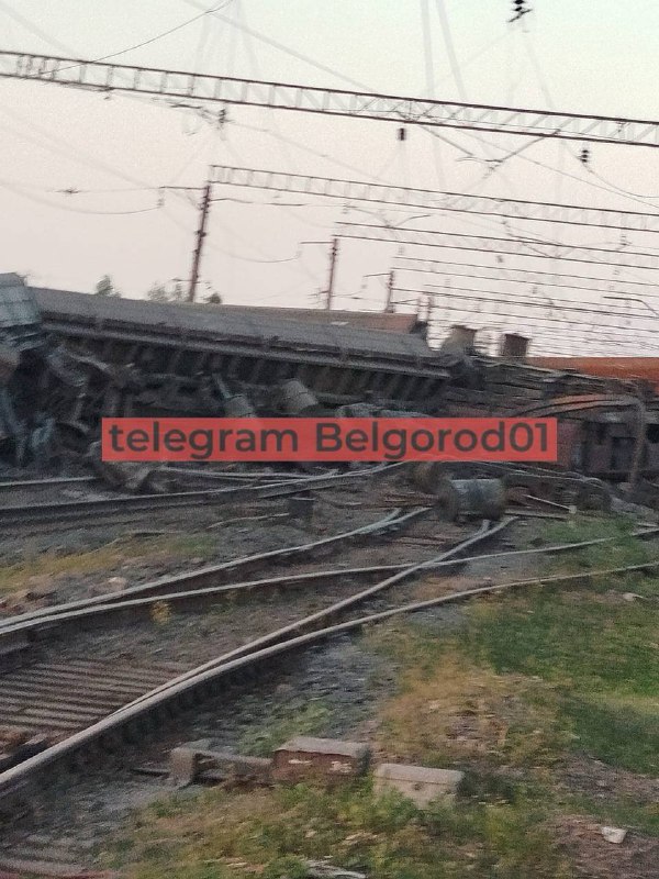 One person died, one was injured when a train derailed in Stary Oskol. The press service of the Lebedinsky Mining and Processing Plant said that this happened on July 13. Two railway traction units collided on the territory of the enterprise