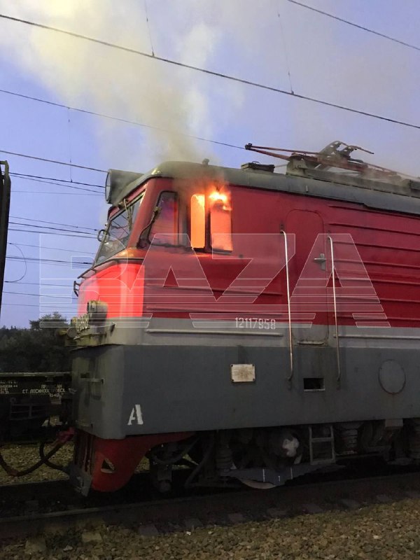 Unknown people set fire to the cabin of an electric locomotive in Odintsovo. At that time the electric locomotive was standing at the Petelino station in the Smolensk direction