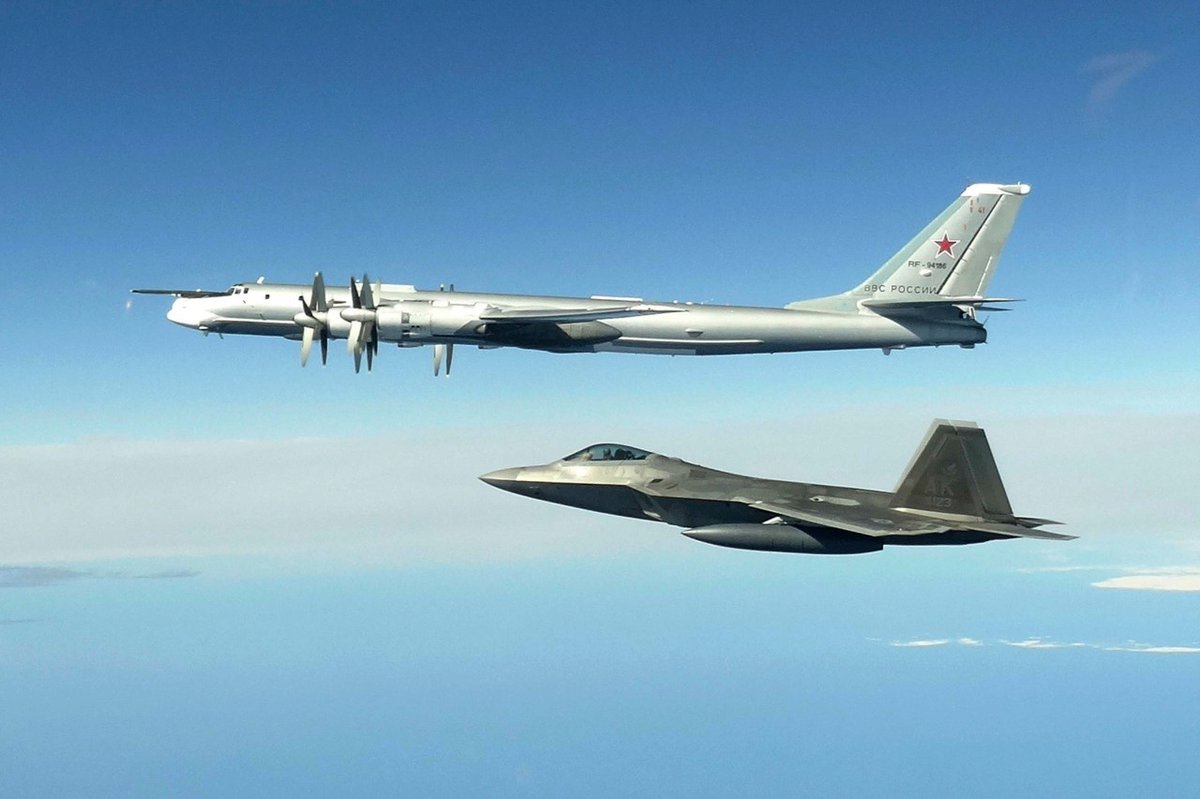 Kampfjets haben chinesische und russische Bomber vor der Küste Alaskas abgefangen, teilte das North American Aerospace Defense Command am Mittwoch mit.