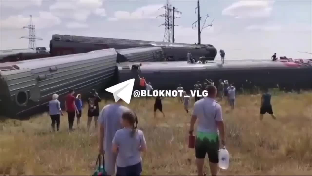 8 wagons du train Kazan-Adler ont déraillé à Kotelnikovo, région de Volgograd, il y a des blessés