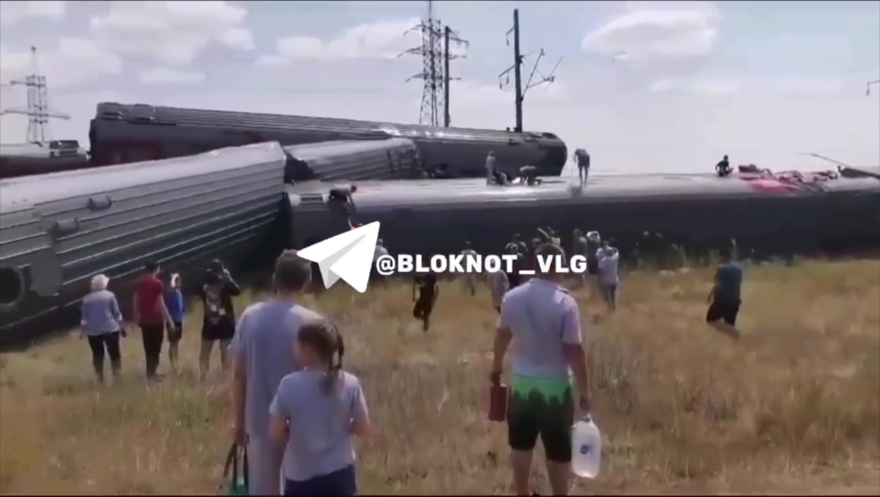 8 wagons du train Kazan-Adler ont déraillé à Kotelnikovo, région de Volgograd, il y a des blessés