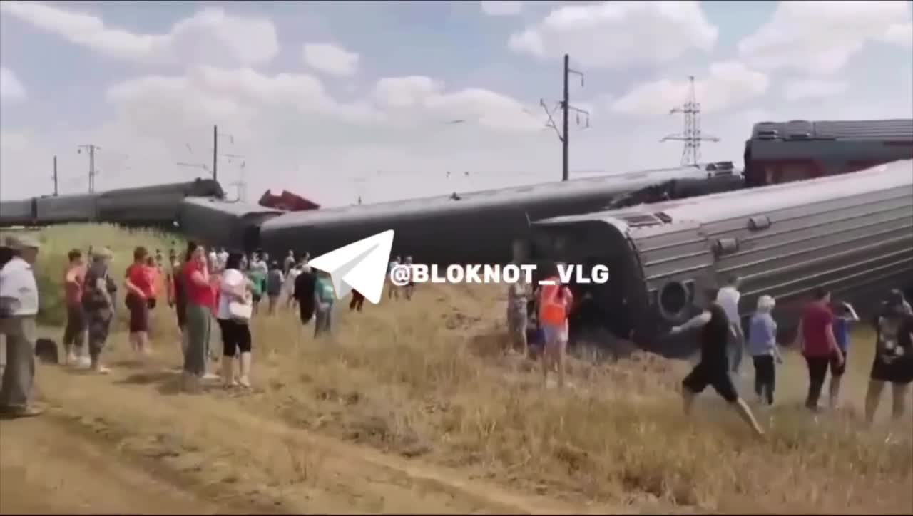 Ocho vagones del tren Kazán-Adler descarrilaron en Kotelnikovo, región de Volgogrado, hay heridos