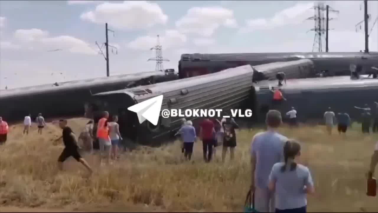 Ocho vagones del tren Kazán-Adler descarrilaron en Kotelnikovo, región de Volgogrado, hay heridos