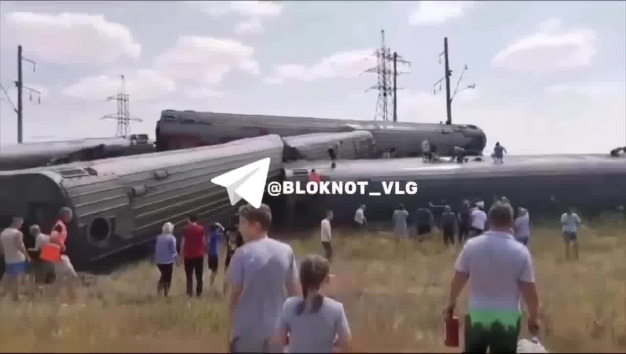 8 wagons du train Kazan-Adler ont déraillé à Kotelnikovo, région de Volgograd, il y a des blessés