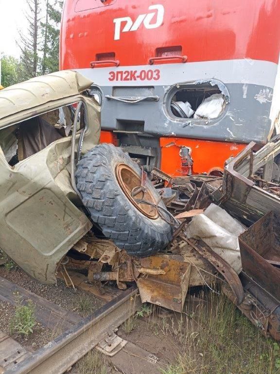 Un tren chocó con un camión en el territorio de Perm