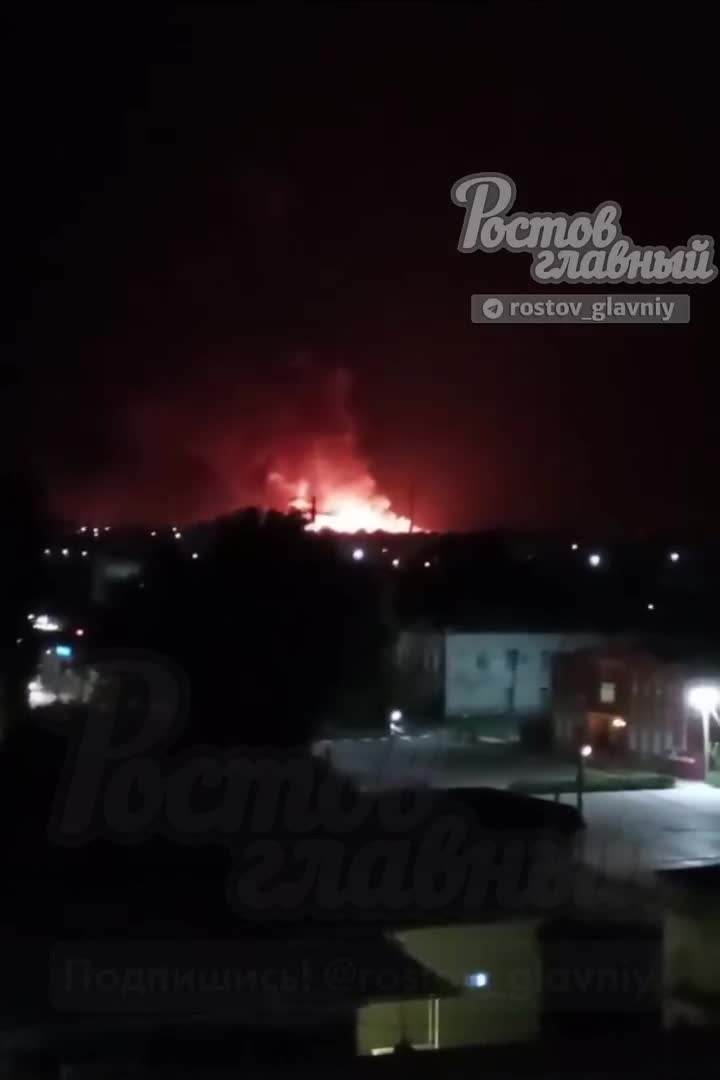 Incendio nella base aerea di Morozovsk visibile da molti chilometri