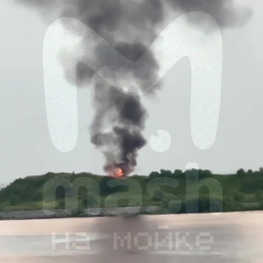 A fire started at the fourth Northern Battery in Kronstadt - presumably, the fire occurred in the area of an abandoned fort, reports Mash on the Moika.