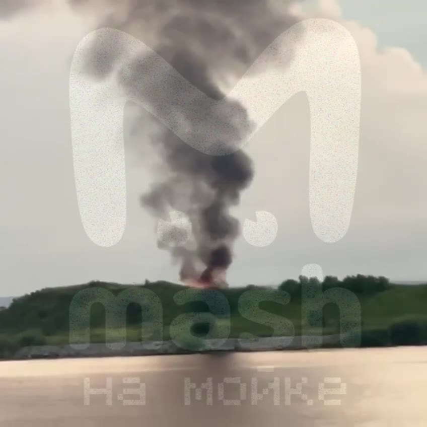 A fire started at the fourth Northern Battery in Kronstadt - presumably, the fire occurred in the area of an abandoned fort, reports Mash on the Moika.