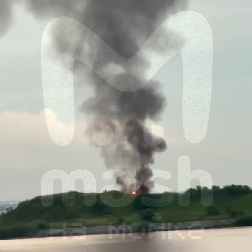 A fire started at the fourth Northern Battery in Kronstadt - presumably, the fire occurred in the area of an abandoned fort, reports Mash on the Moika.