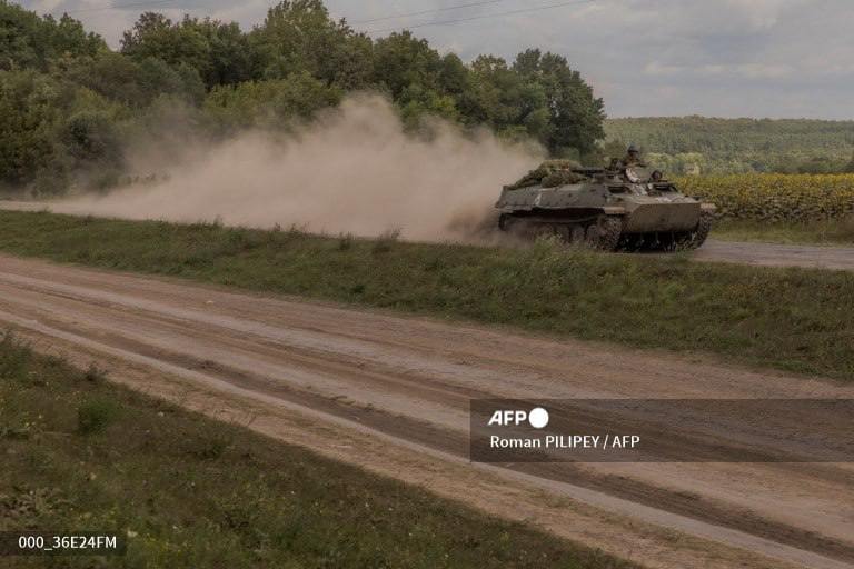 AFP publiceert beelden van Oekraïense militairen die de grens van de regio Sumy oversteken