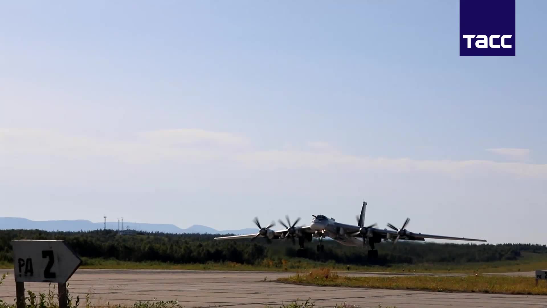 Two Tu-95MS performed a flight over neutral waters of the Barents and Norwegian Seas, the Russian Ministry of Defense reported