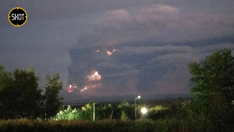 A powerful eruption of the Shiveluch volcano began in Kamchatka. A column of ash from the Karan dome rose 8 kilometers