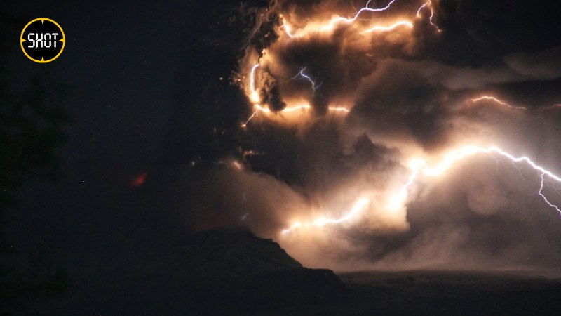 A powerful eruption of the Shiveluch volcano began in Kamchatka. A column of ash from the Karan dome rose 8 kilometers