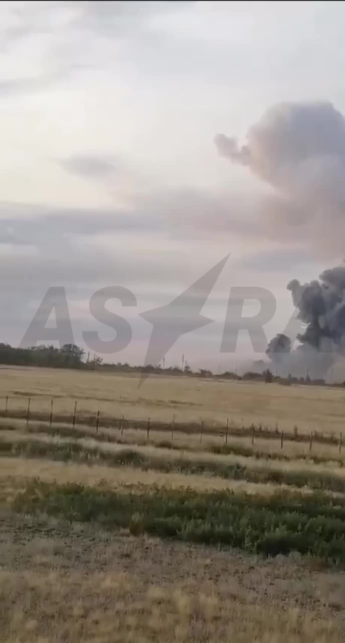 Videoda Volgograd bölgesindeki Oktyabrskoye/Marinovka havaalanında çok sayıda duman sütunu görülüyor