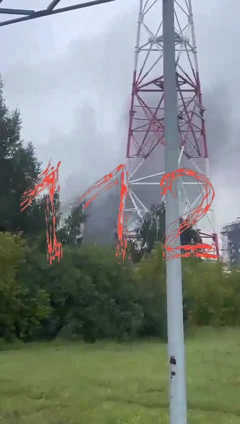 Dues persones han resultat ferides en una explosió a la refineria de petroli d'Omsk, incendi ara a una superfície de 1.000 metres quadrats