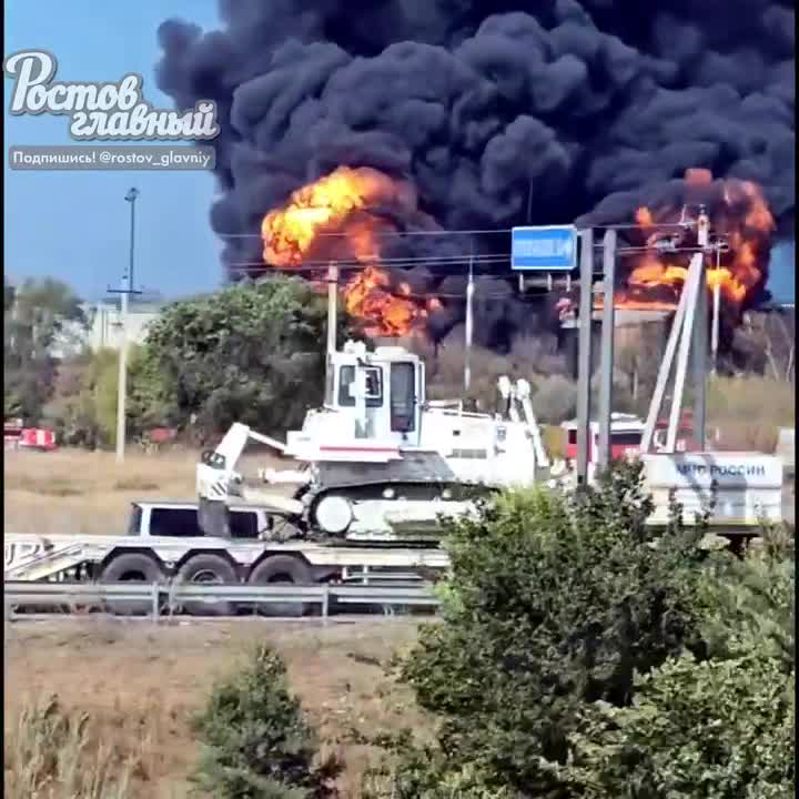 O incêndio no depósito de petróleo perto de Kamensk está repetindo a situação em Proletarsk. Não há espuma suficiente, o fogo não pode ser parado. O município introduziu um government de alerta máximo