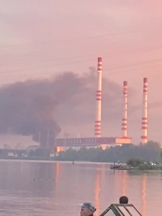 Residents of the Tver Region are publishing footage of a major fire at the Konakovskaya State District Power Plant. As Governor Igor Rudenya reported, in the Konakovo area of the Tver Region, according to updated data, 5 drones were shot down by the air defense system