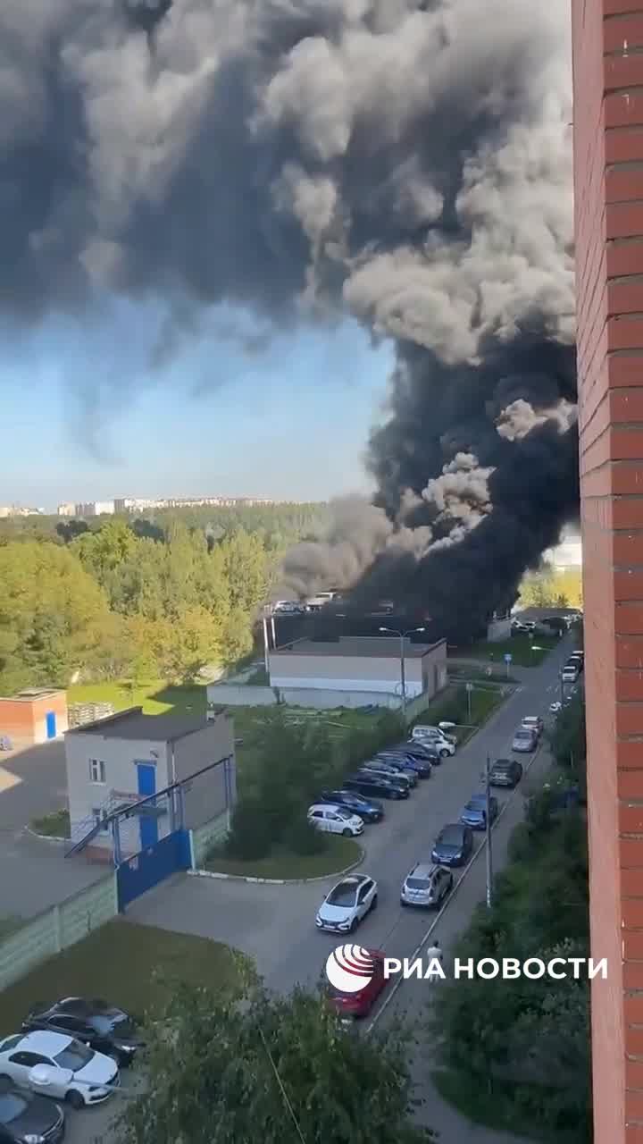 Odintsovo'daki bir otoparkta çıkan yangında iki ölü ve üç kişi yaralandı; yangın söndürüldü