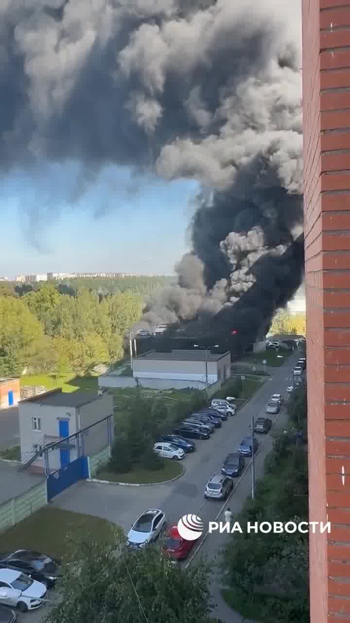 Odintsovo'daki bir otoparkta çıkan yangında iki ölü ve üç kişi yaralandı; yangın söndürüldü