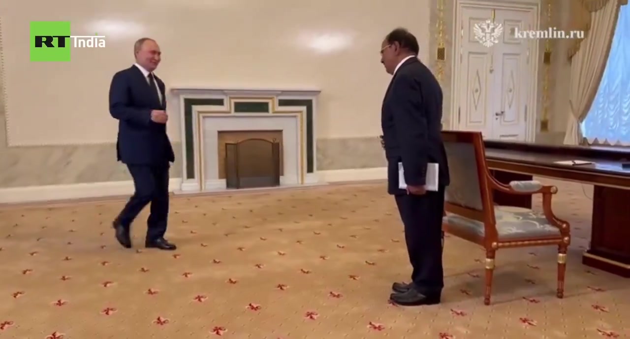 Le président russe Vladimir Poutine rencontre le conseiller indien de la NSA Ajit Doval