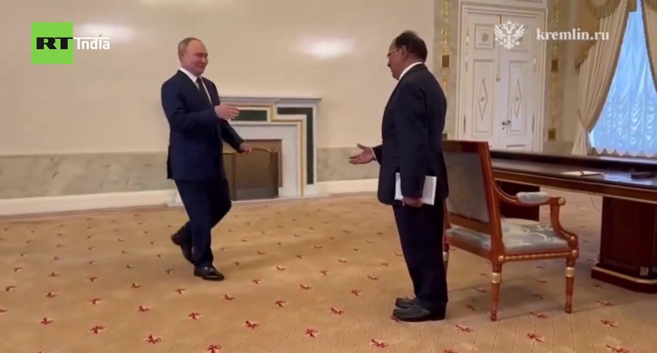 Le président russe Vladimir Poutine rencontre le conseiller indien de la NSA Ajit Doval