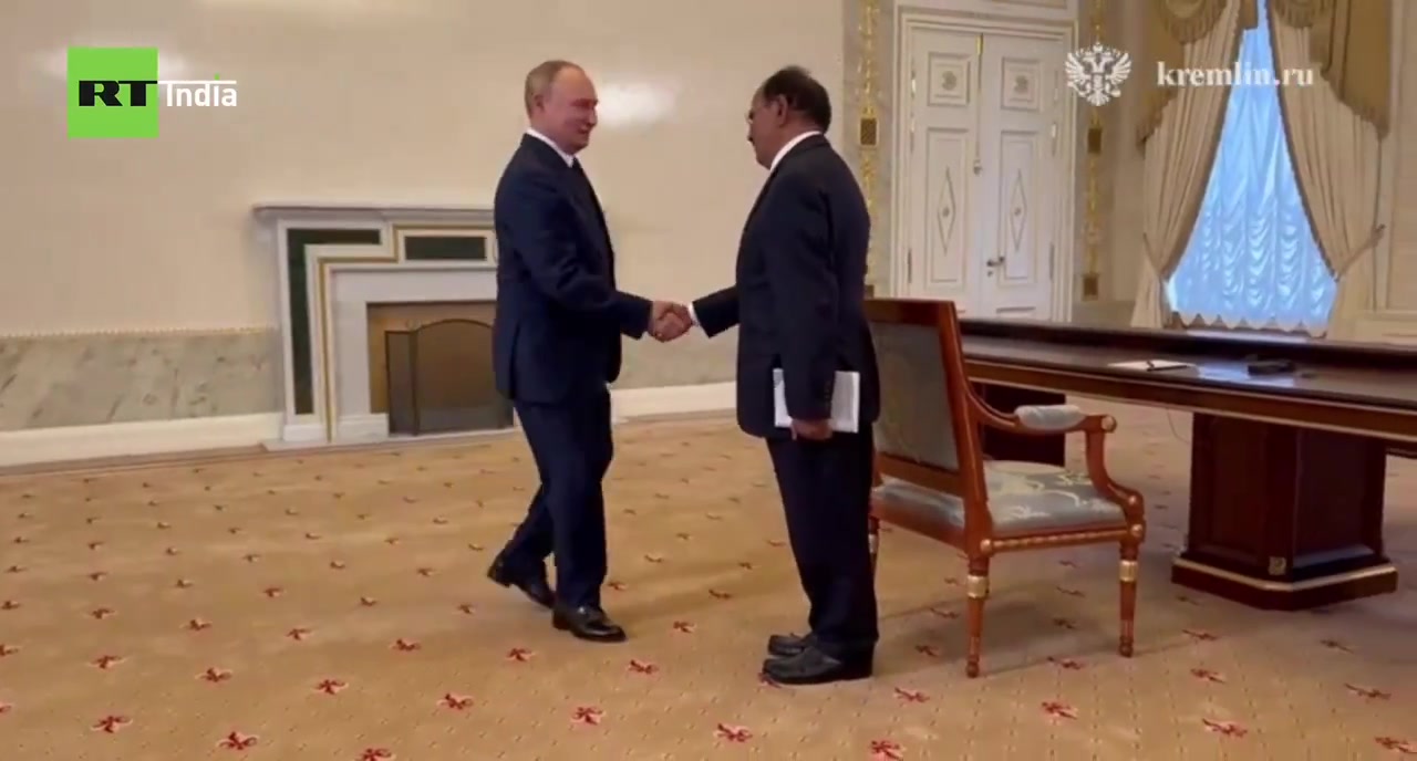 Presidente russo Putin se encontra com NSA indiano Ajit Doval