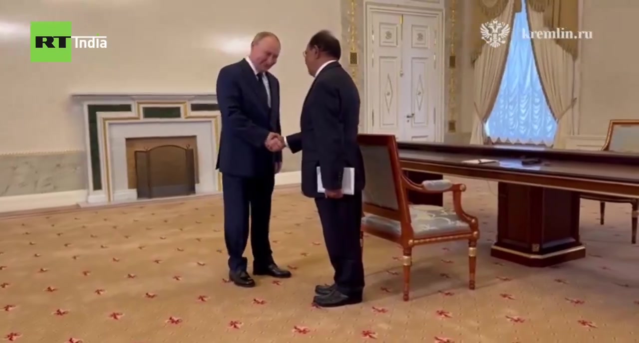 Le président russe Vladimir Poutine rencontre le conseiller indien de la NSA Ajit Doval