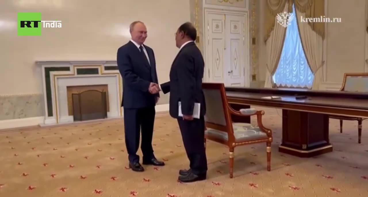 Le président russe Vladimir Poutine rencontre le conseiller indien de la NSA Ajit Doval