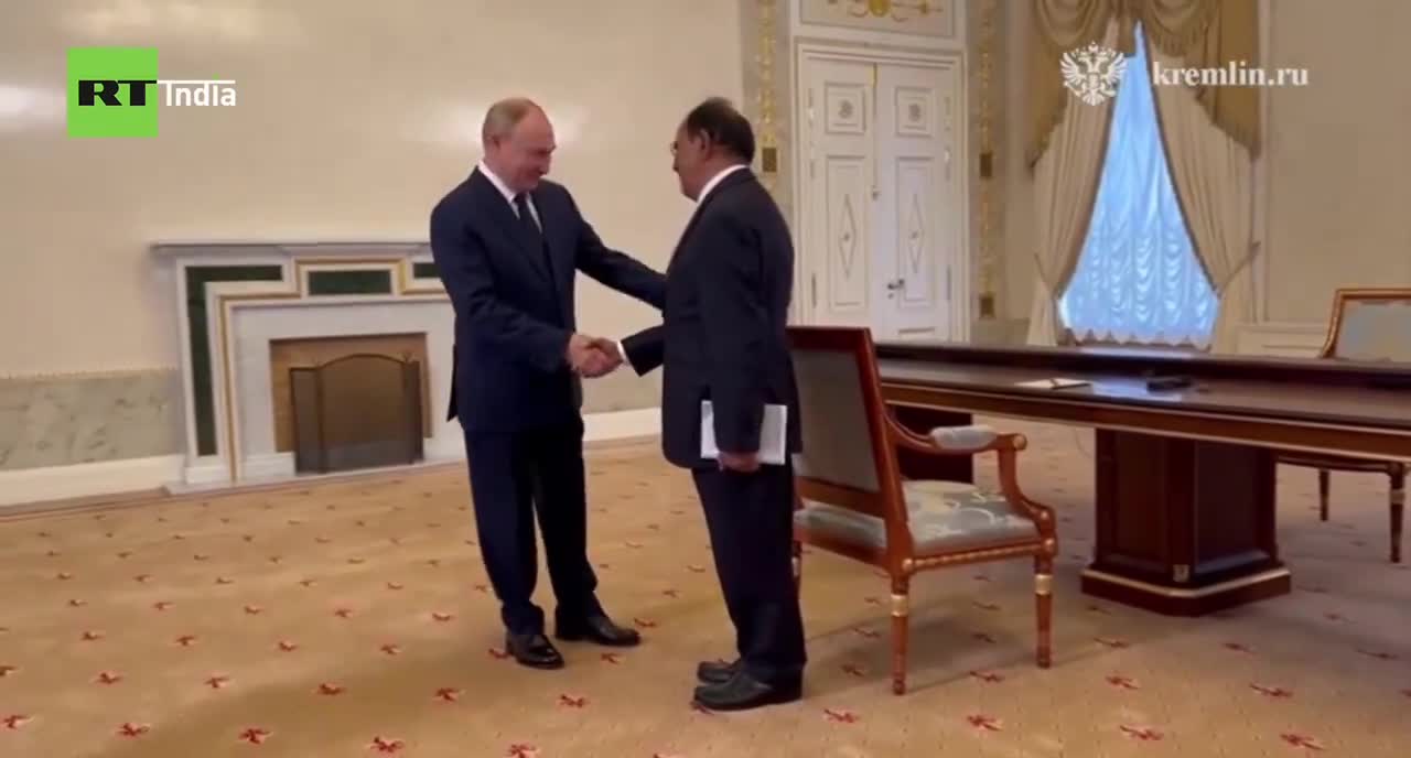 Presidente russo Putin se encontra com NSA indiano Ajit Doval