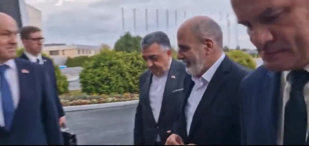 Le secrétaire du Conseil suprême de sécurité nationale iranien, Ali-Akbar Ahmadian, est arrivé à Minsk, en Biélorussie, à l'invitation de son homologue. Il doit rencontrer de hauts responsables à Minsk, dont le président Loukachenko. Avant cela, il a assisté au sommet sur la sécurité des BRICS en Russie.