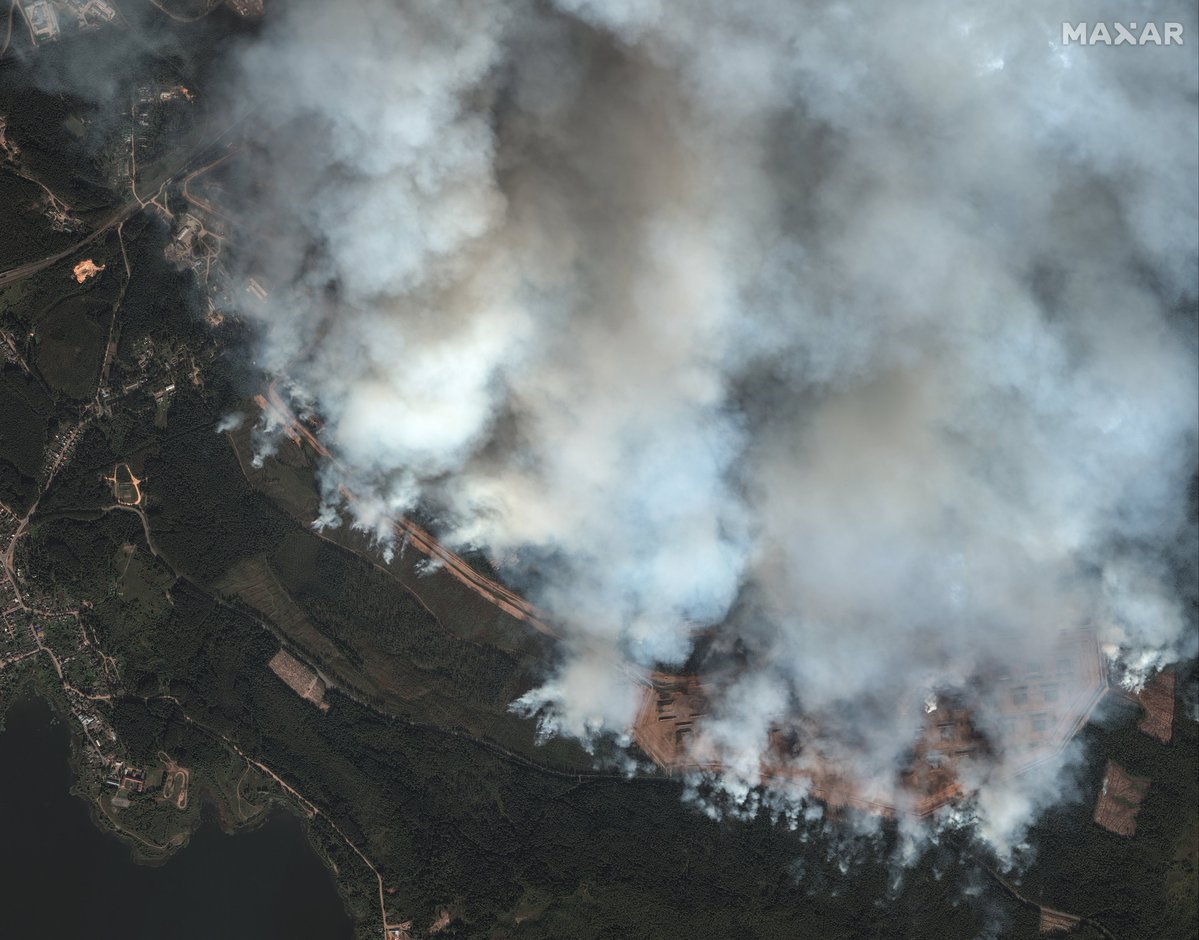 Maxar recopiló imágenes que muestran los daños causados por un ataque a gran escala con drones ucranianos que causó una serie de explosiones en un depósito de municiones en Toropets, Rusia, aproximadamente a 240 millas al oeste de Moscú. @MaxarImagery recopilada el 18 de septiembre