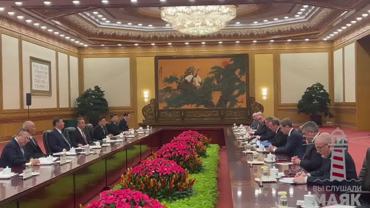 סגן יור מועצת הביטחון של הפדרציה הרוסית דמיטרי מדבדב נפגש עם שי ג'ינפינג בבייג'ינג, והעביר לו הודעה אישית מפוטין