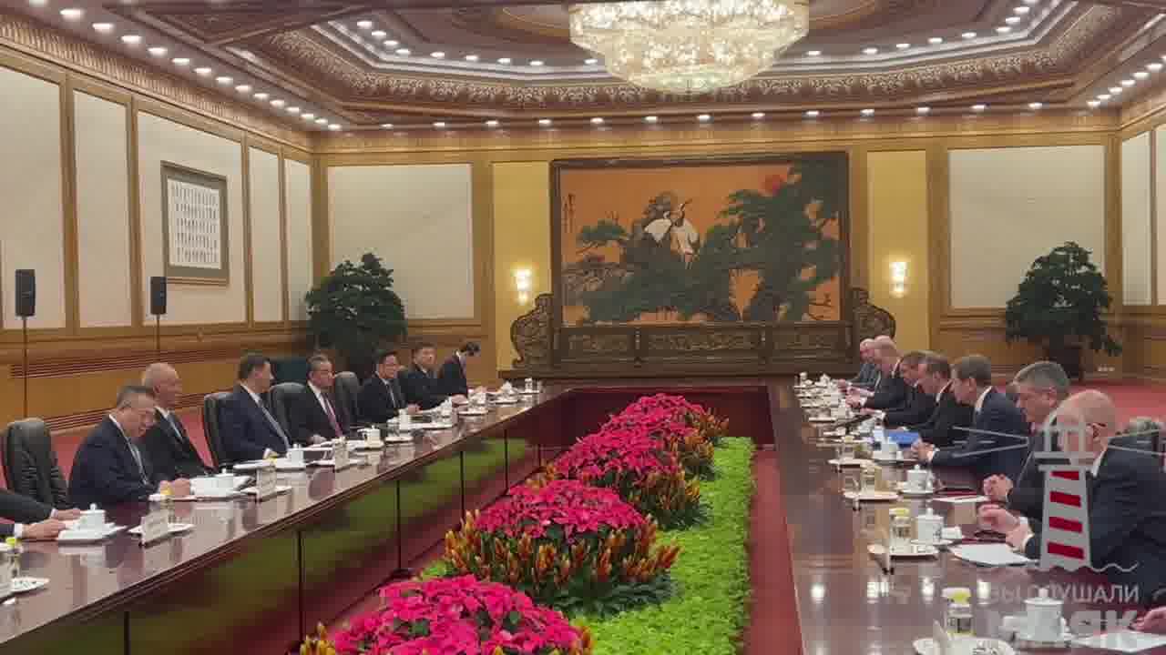 סגן יור מועצת הביטחון של הפדרציה הרוסית דמיטרי מדבדב נפגש עם שי ג'ינפינג בבייג'ינג, והעביר לו הודעה אישית מפוטין