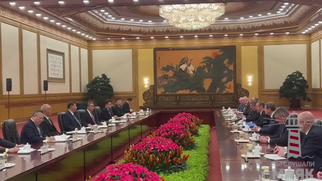 סגן יור מועצת הביטחון של הפדרציה הרוסית דמיטרי מדבדב נפגש עם שי ג'ינפינג בבייג'ינג, והעביר לו הודעה אישית מפוטין